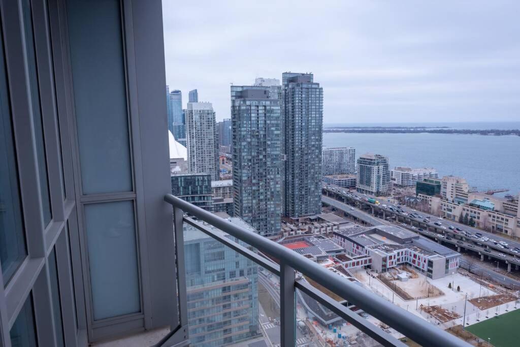 Classic Downtown Toronto Lakeview Condo With Free Parking Exterior photo